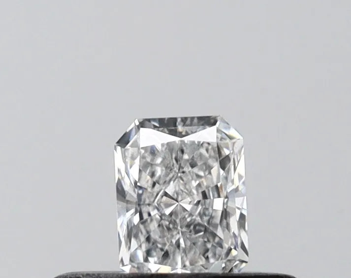 0.23ct Radiant Lab Grown Diamond (Colour E, Clarity SI1, IGI Certified)