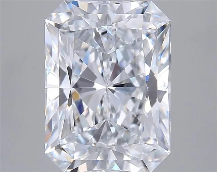2.72ct Radiant Lab Grown Diamond (Colour E, Clarity VVS2, IGI Certified)