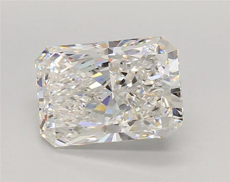 3.04ct Radiant Lab Grown Diamond (Colour F, Clarity VVS2, IGI Certified)
