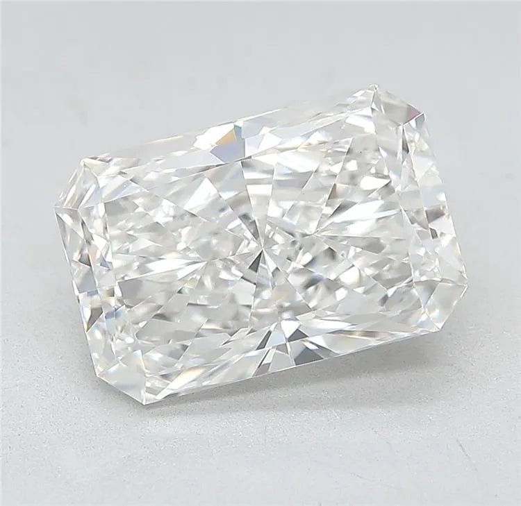 3.45ct Radiant Lab Grown Diamond (Colour E, Clarity VVS2, Cut EX, IGI Certified)