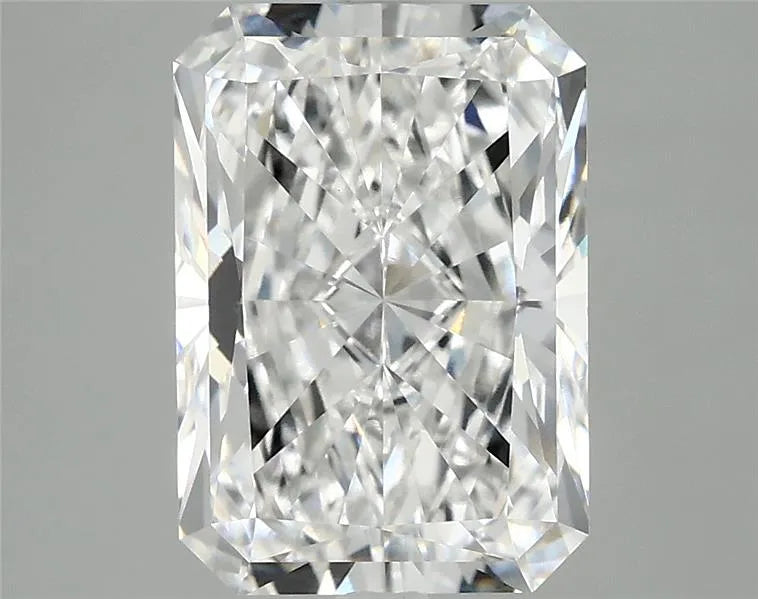 3.49ct Radiant Lab Grown Diamond (Colour E, Clarity VVS2, IGI Certified)