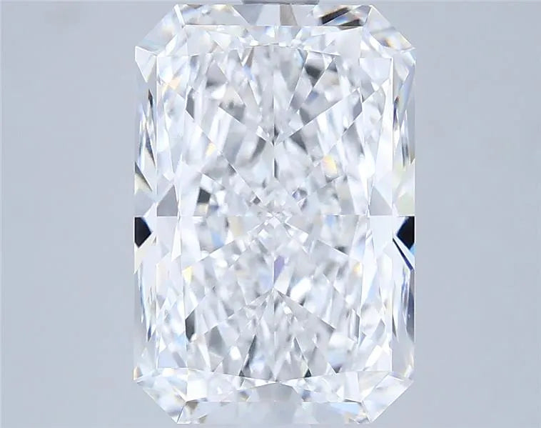 3.73ct Radiant Lab Grown Diamond (Colour D, Clarity VVS2, IGI Certified)