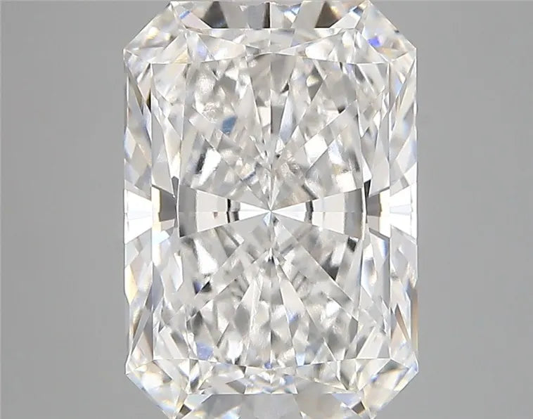 4.06ct Radiant Lab Grown Diamond (Colour E, Clarity VVS1, IGI Certified)