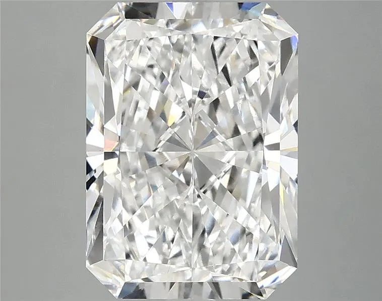 4.09ct Radiant Lab Grown Diamond (Colour E, Clarity VVS2, IGI Certified)