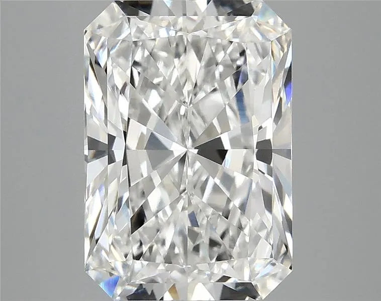 4.22ct Radiant Lab Grown Diamond (Colour E, Clarity VVS2, IGI Certified)