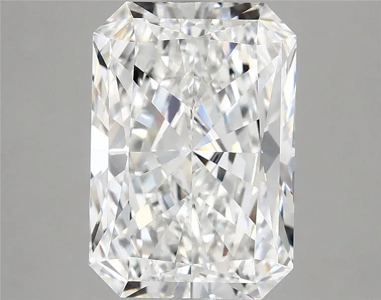 4.51ct Radiant Lab Grown Diamond (Colour E, Clarity VVS1, IGI Certified)