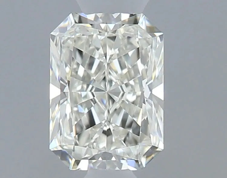 0.30ct Radiant Natural Diamond (Colour J, Clarity VVS1, GIA Certified)