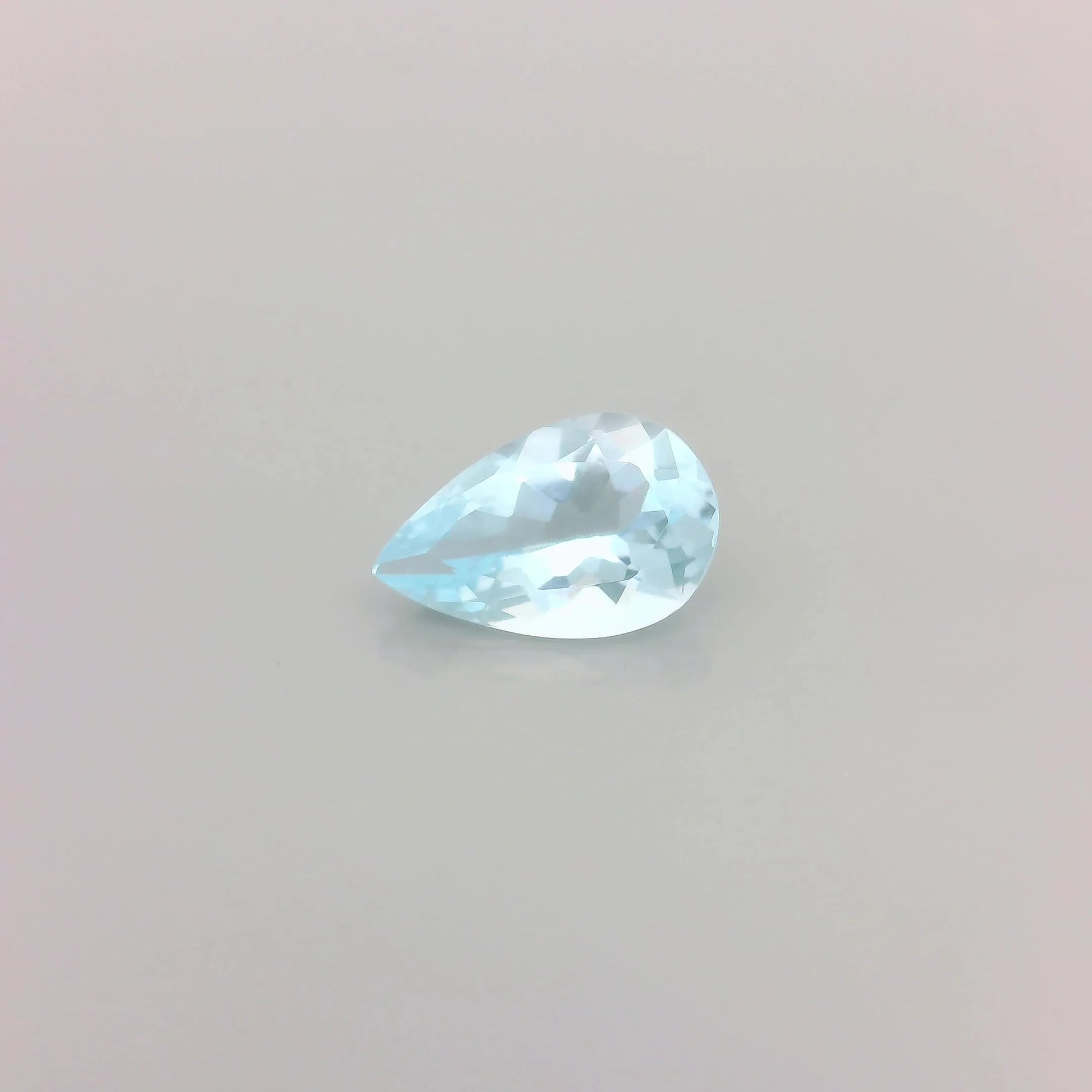 0.66ct Pear Natural Aquamarine (Colour Blue, Clarity Eye Clean, Cut Faceted)