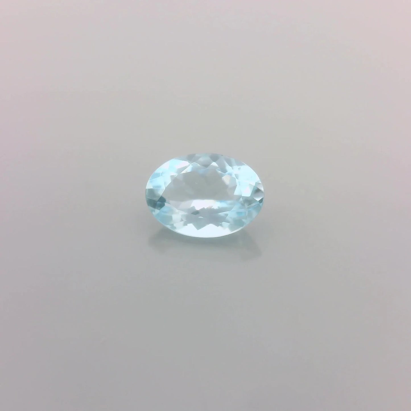 0.69ct Oval Natural Aquamarine (Colour Blue, Clarity Eye Clean, Cut Faceted)