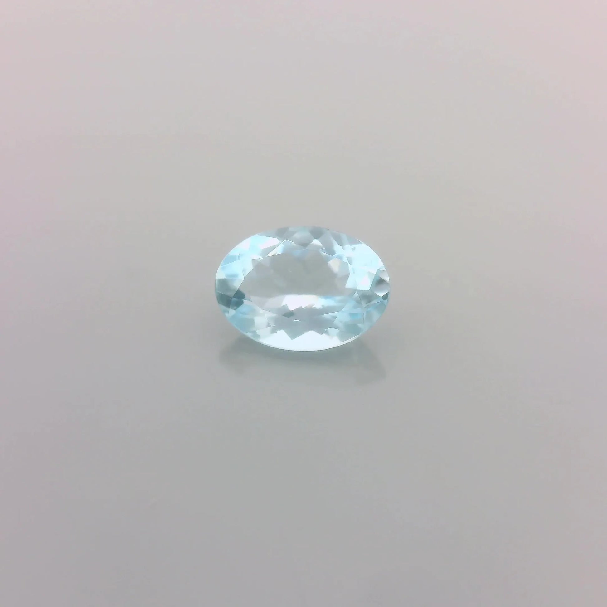 0.69ct Oval Natural Aquamarine (Colour Blue, Clarity Eye Clean, Cut Faceted)