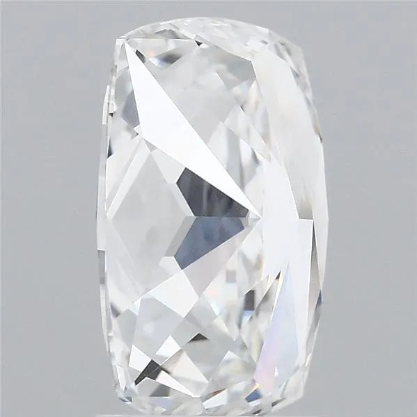 3.26ct Cushion modified Lab Grown Diamond (Colour E, Clarity VVS2, IGI Certified)