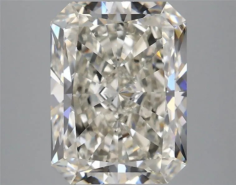 4.03ct Radiant Lab Grown Diamond (Colour H, Clarity VVS2, IGI Certified)