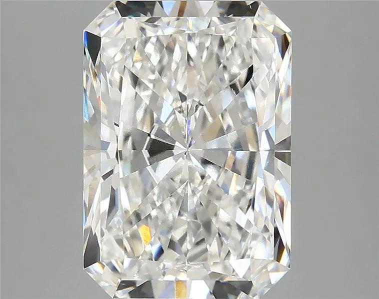 4.10ct Radiant Lab Grown Diamond (Colour E, Clarity VVS2, IGI Certified)
