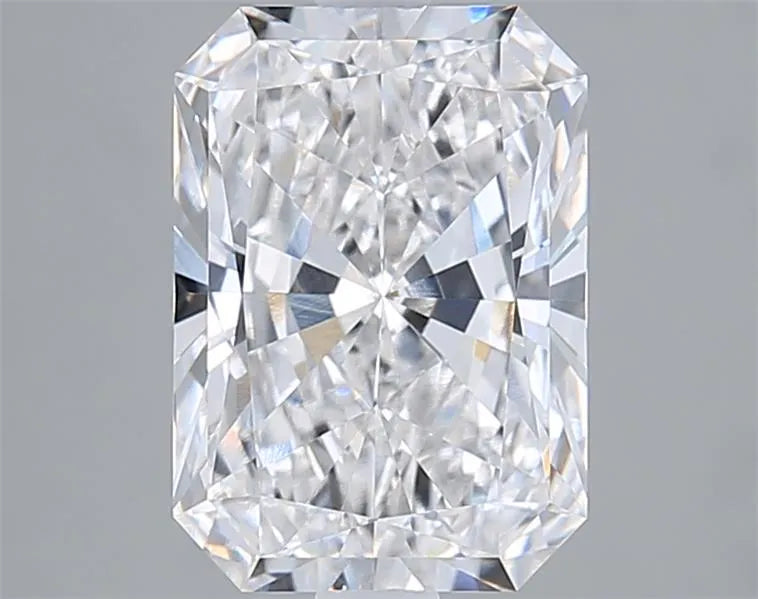 2.61ct Radiant Lab Grown Diamond (Colour E, Clarity VVS2, IGI Certified)