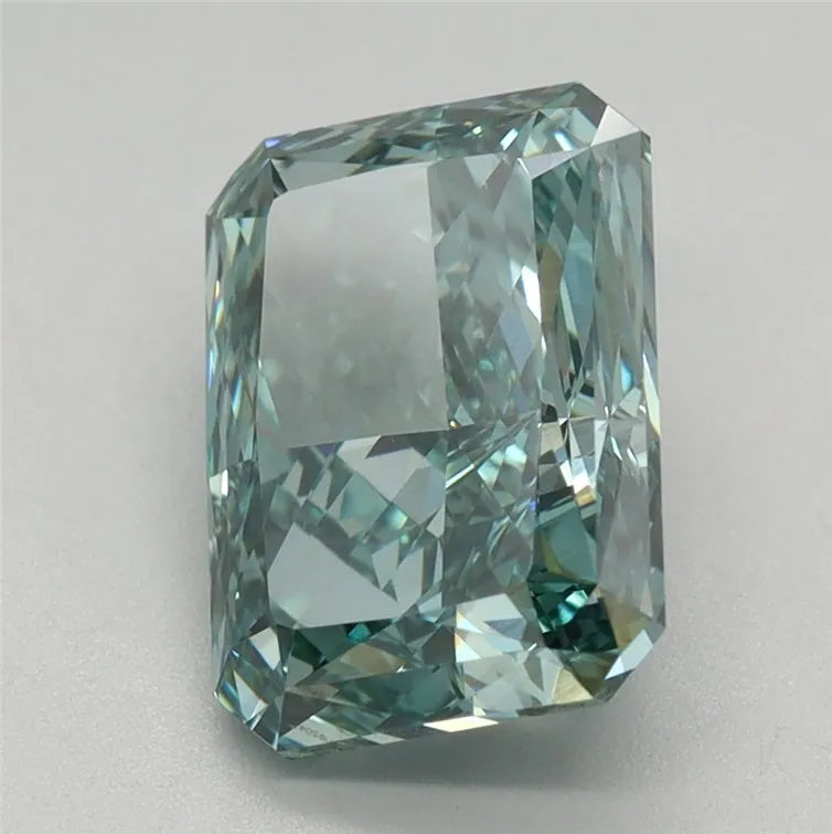 2.67ct Radiant Lab Grown Diamond (Colour Fancy Vivid Green, Clarity VVS2, IGI Certified)
