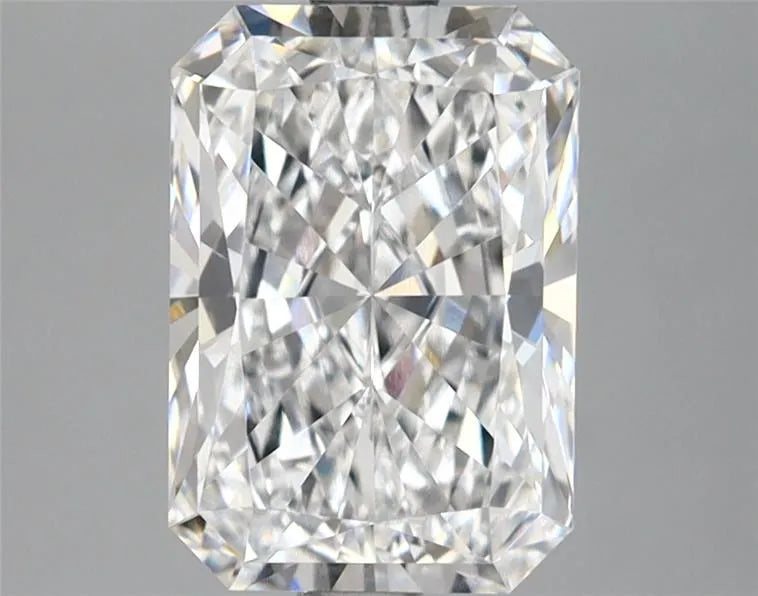 2.47ct Radiant Lab Grown Diamond (Colour E, Clarity VVS2, IGI Certified)