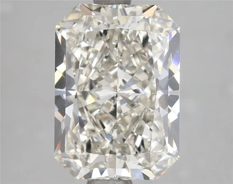 4.06ct Radiant Lab Grown Diamond (Colour G, Clarity VVS2, IGI Certified)