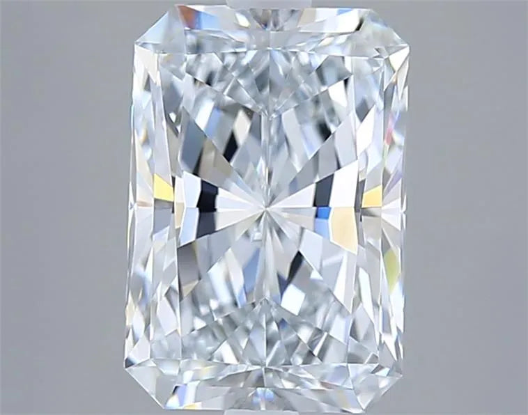 3.02ct Radiant Lab Grown Diamond (Colour F, Clarity VVS2, IGI Certified)