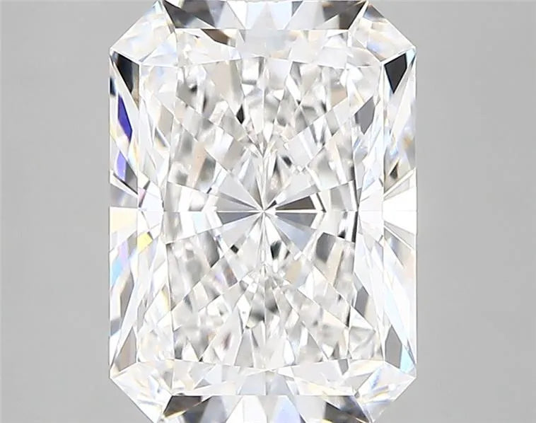 3.37ct Radiant Lab Grown Diamond (Colour E, Clarity VVS1, IGI Certified)