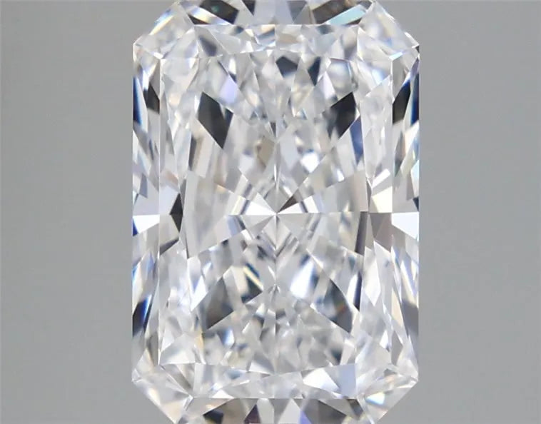 3.56ct Radiant Lab Grown Diamond (Colour D, Clarity VVS2, IGI Certified)