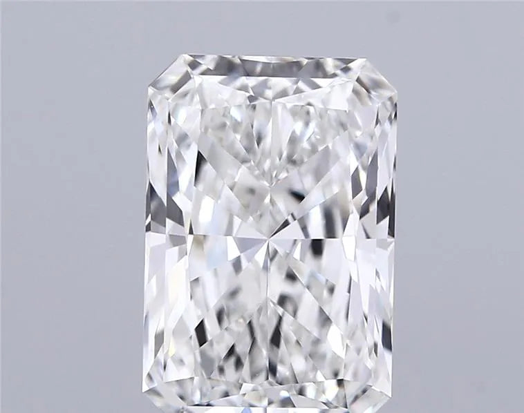 4.04ct Radiant Lab Grown Diamond (Colour E, Clarity VVS1, IGI Certified)