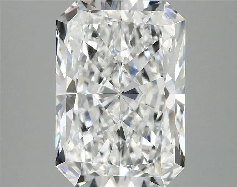 4.10ct Radiant Lab Grown Diamond (Colour E, Clarity VVS2, IGI Certified)