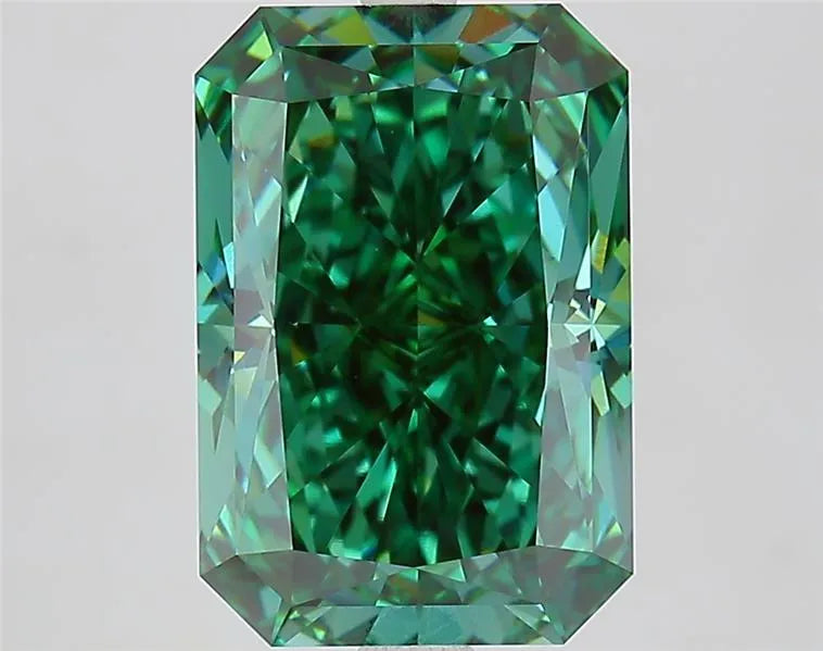 4.72ct Radiant Lab Grown Diamond (Colour Fancy Vivid Green, Clarity VVS2, IGI Certified)