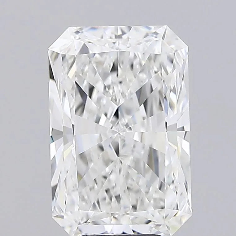 5.02ct Radiant Lab Grown Diamond (Colour E, Clarity VVS2, IGI Certified)