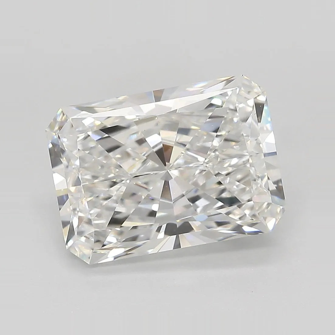 5.03ct Radiant Lab Grown Diamond (Colour E, Clarity VVS2, IGI Certified)