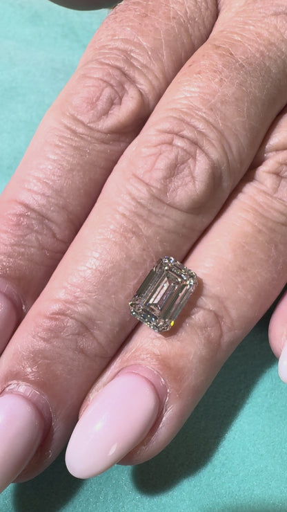 5.10ct Emerald Cut Lab Grown Diamond (Color: F Clarity: VS1)
