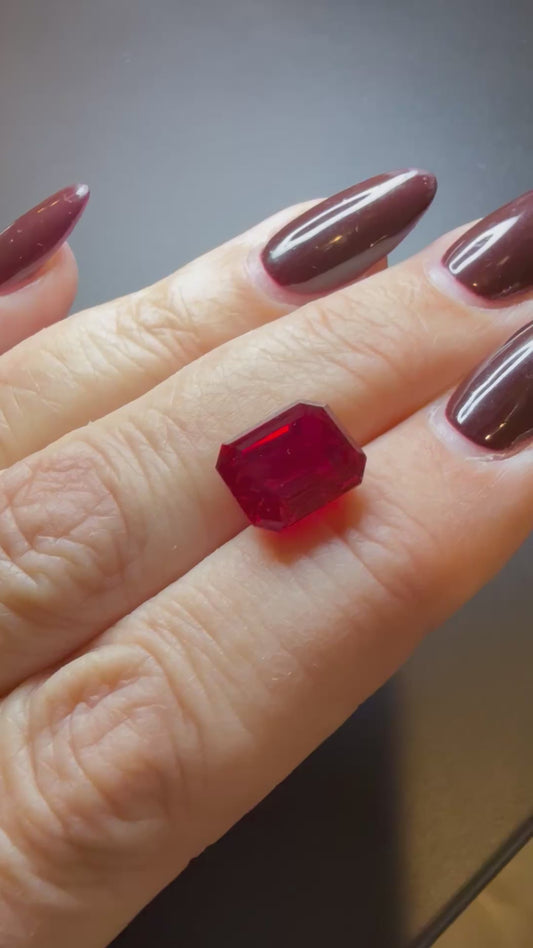 Emerald Lab Ruby 10x12mm 9.2ct