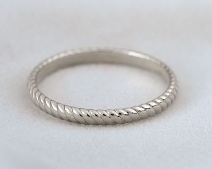 Elegant 10k White or Yellow Gold Rope Band