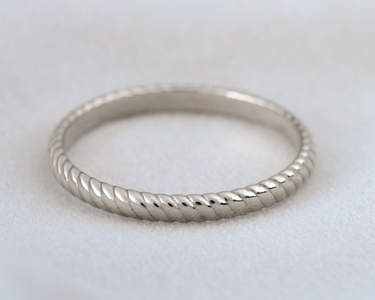Elegant 10k White or Yellow Gold Rope Band