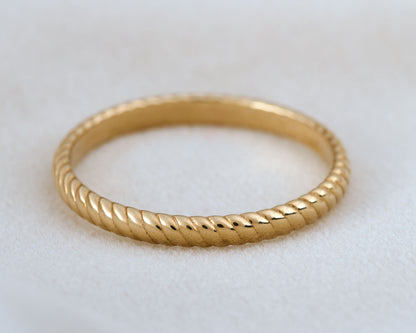 Elegant 10k White or Yellow Gold Rope Band