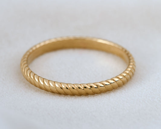 Elegant 10k White or Yellow Gold Rope Band